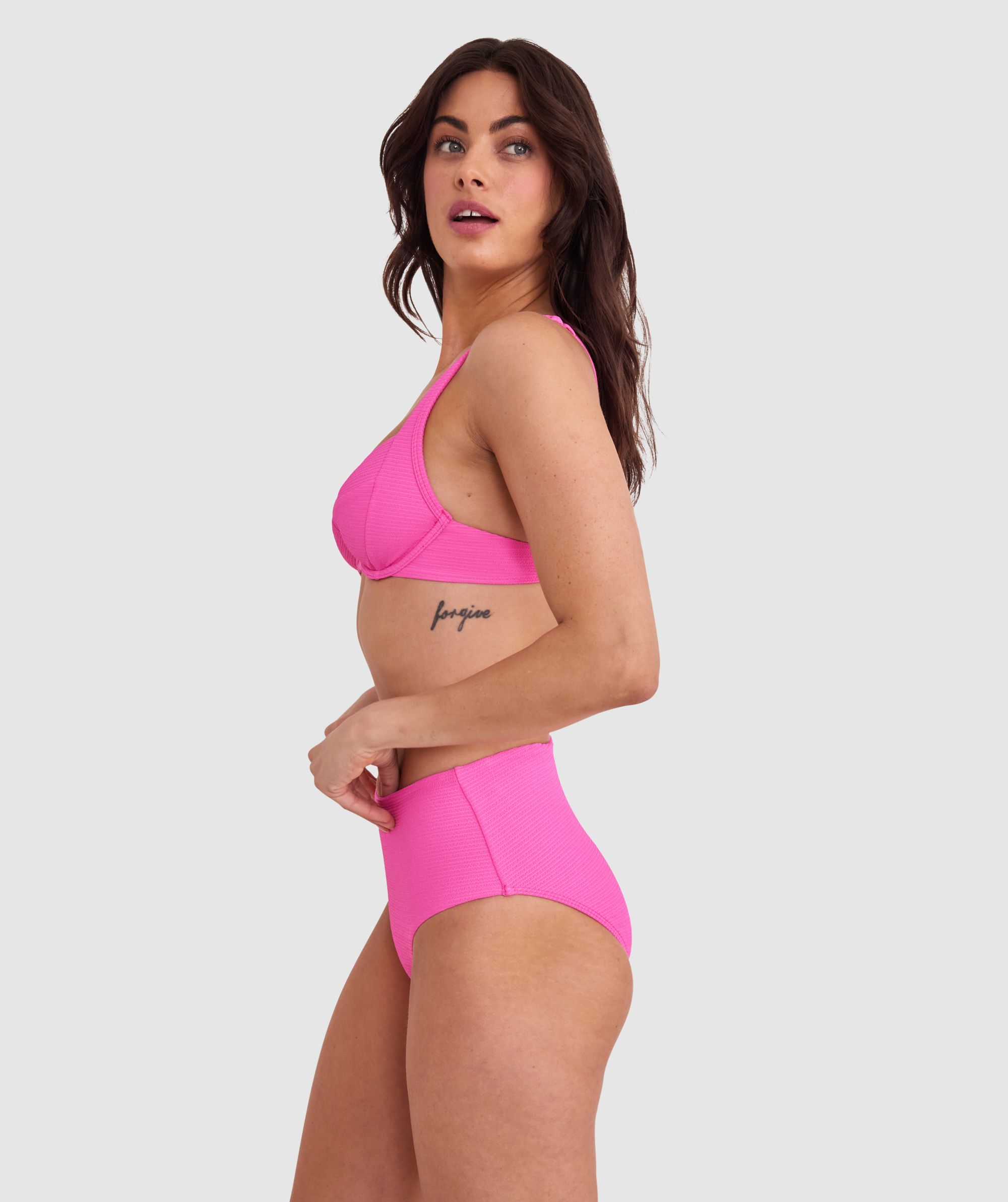 Kydra Core Bra - Neon Pink - M, Women's Fashion, Activewear on Carousell